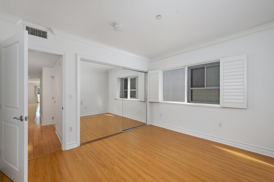 Building Photo - 1246 Armacost Ave