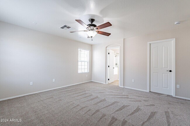 Building Photo - 445 W Mountain Sage Dr