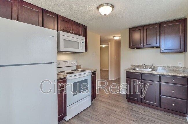 Building Photo - 753 28th St