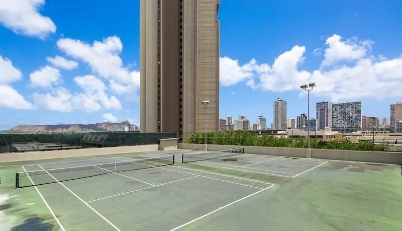 Building Photo - 2499 Kapiolani Blvd