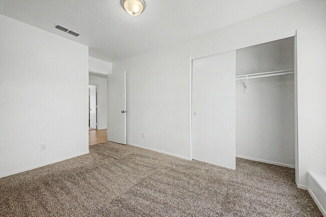 Building Photo - 20633 N 63rd Dr