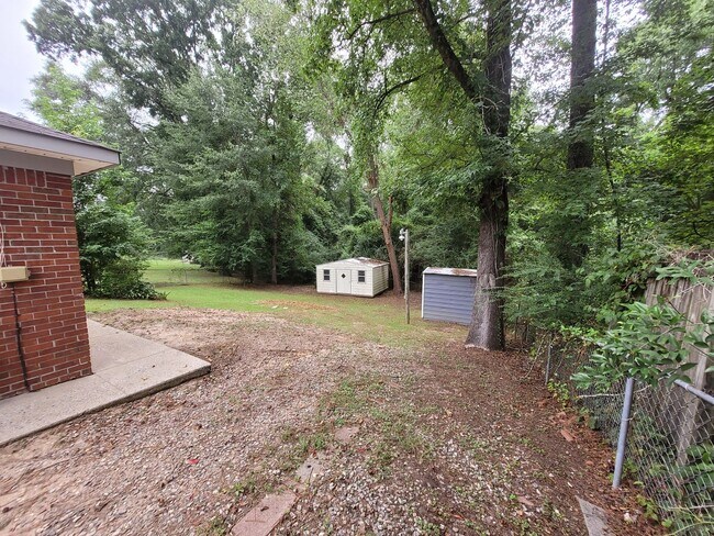 Building Photo - Beautiful 3-bedroom/2 bathrooms