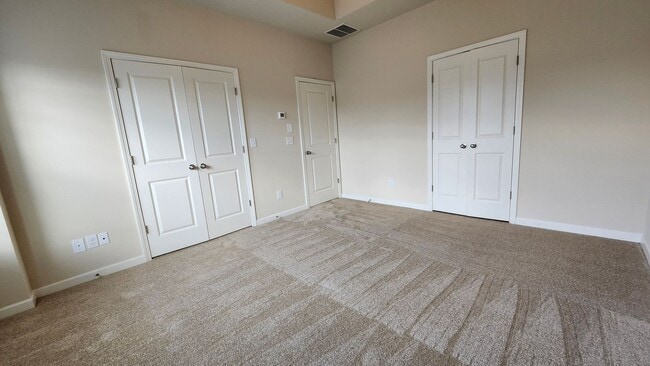 Building Photo - Modern Corner-Lot Townhome in Berkeley Vil...