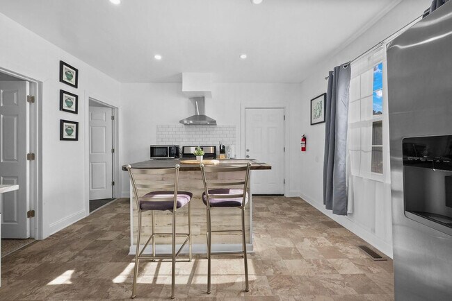 Building Photo - 4878 Tarnow St