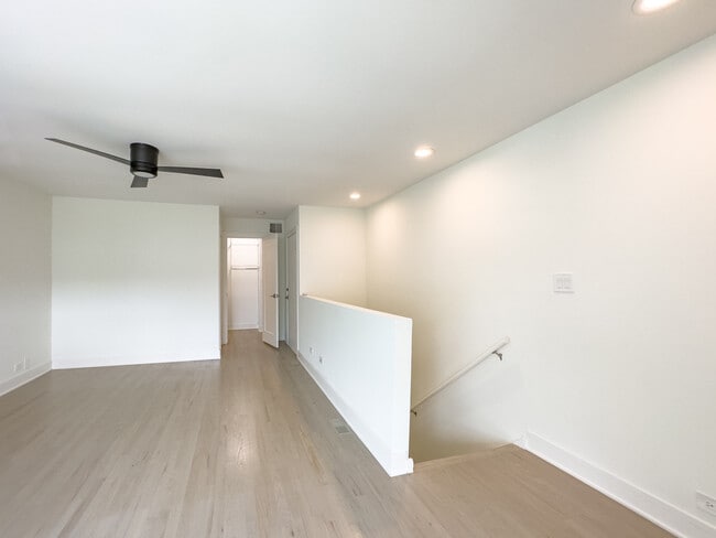 Building Photo - 949 W Grace St