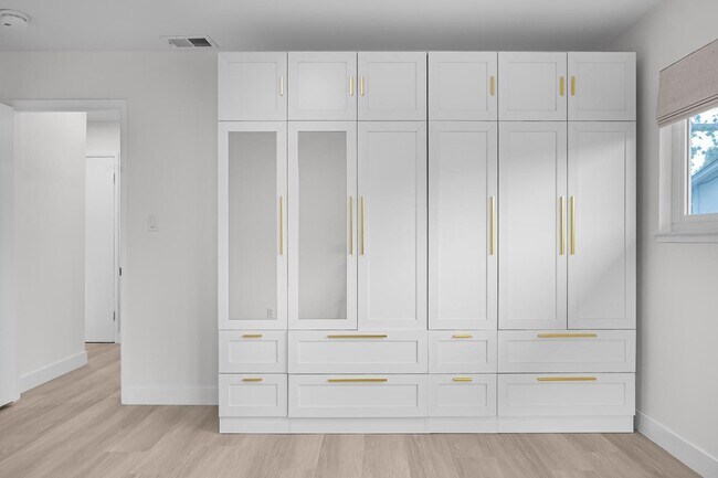 Building Photo - 22434 Salem Ave