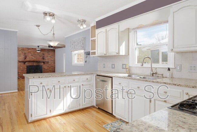 Building Photo - 103 Avondale Dr