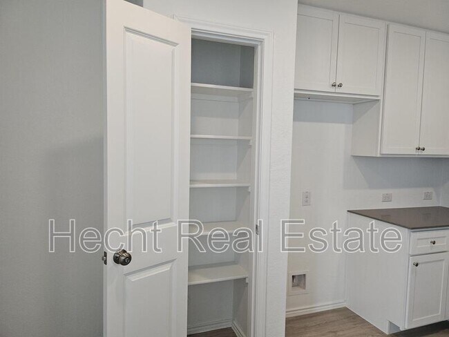 Building Photo - 1658 Lilyturf Rd