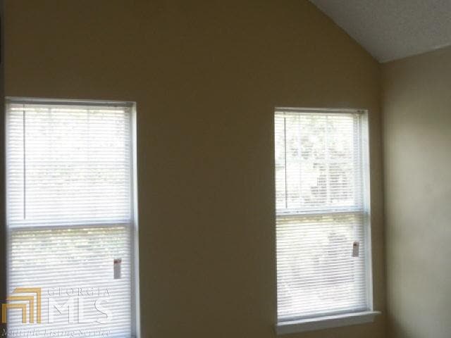 Building Photo - 3010 Stonebridge Creek Dr