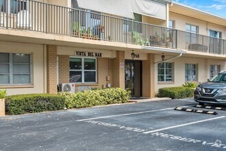 Building Photo - Waterfront Views! Fully updated 2/2 condo