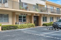 Building Photo - Waterfront Views! Fully updated 2/2 condo