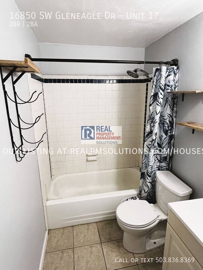 Building Photo - 16850 SW Gleneagle Dr