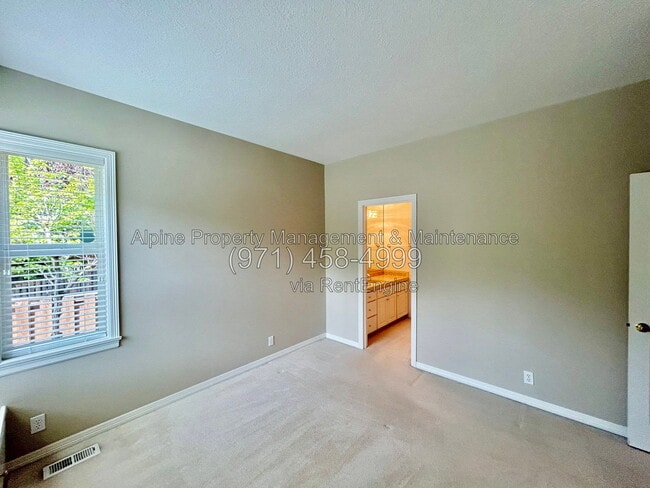 Building Photo - 820 NW Pebble Beach Way