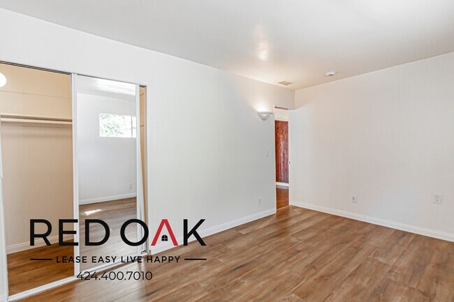 Building Photo - 2132 Cove Ave