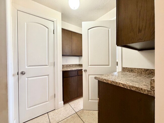 Building Photo - 250 N 360 W