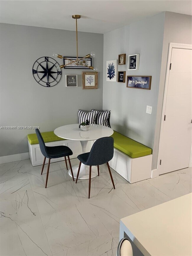 Building Photo - 2900 Banyan St