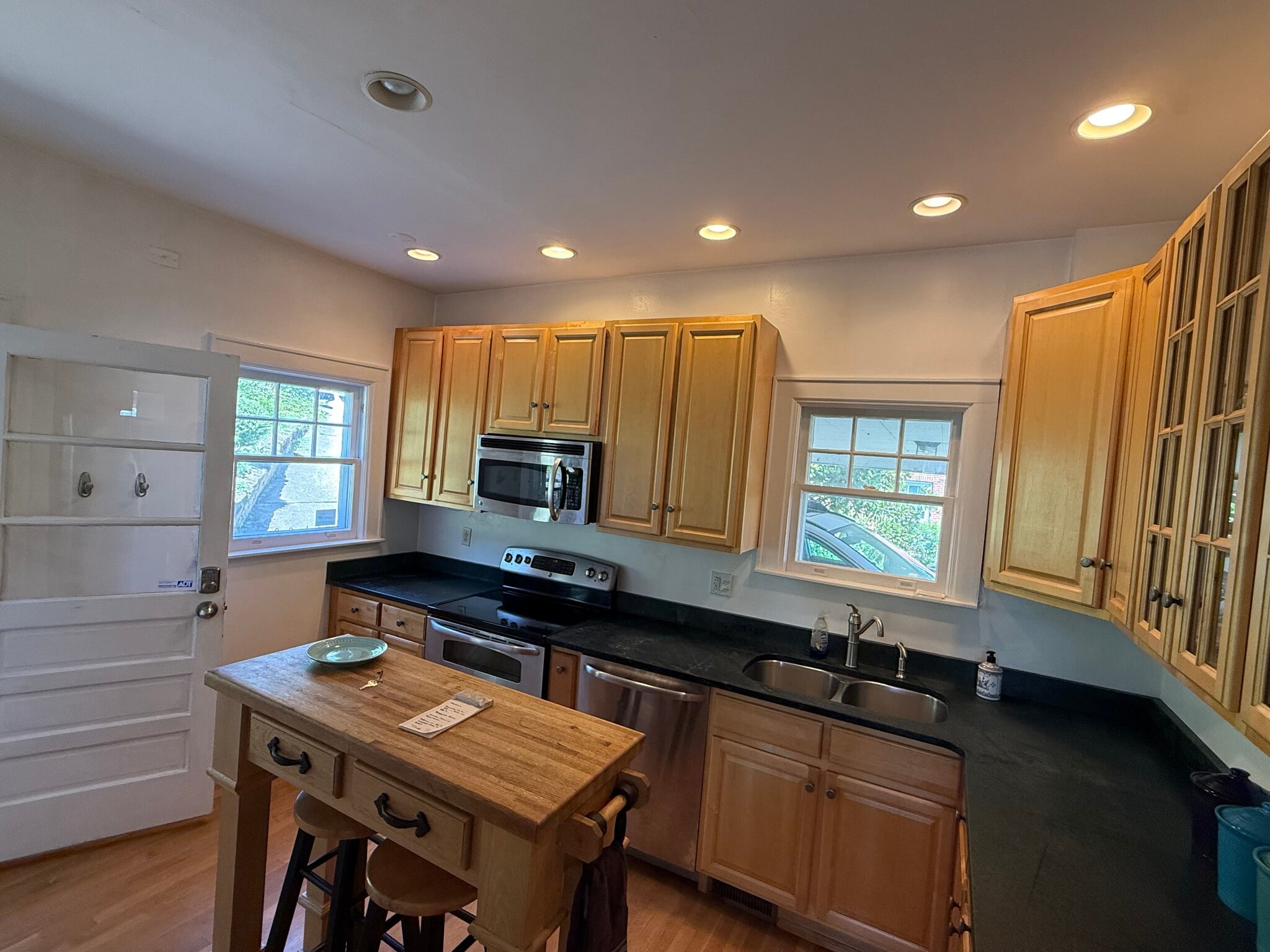 Building Photo - 124 Sheridan Cir