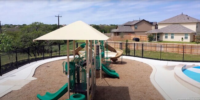 Building Photo - Come check out this well maintained 4 bedroom, 2.5 bath home in the well desired community of Lan...