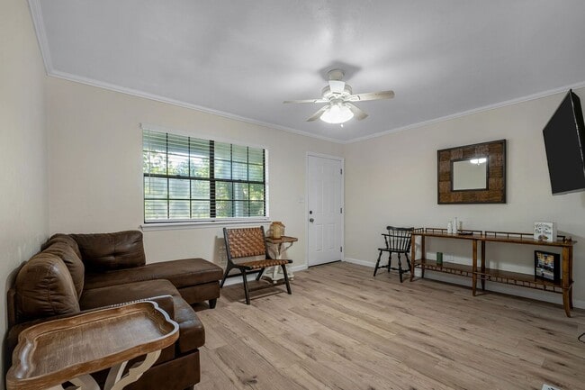 Building Photo - Franklin Park Duplex
