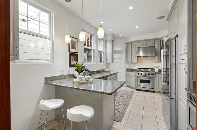 Building Photo - 1258 Chestnut St