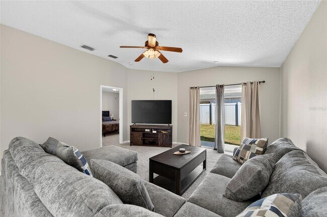 Building Photo - 11812 Lynmoor Dr