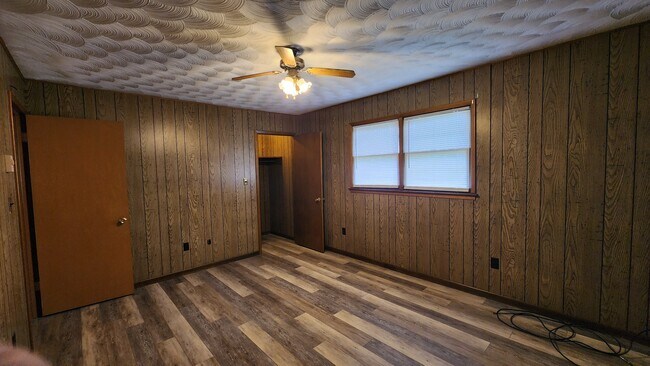 Building Photo - Hickory Hills Townhomes