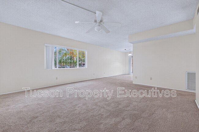 Building Photo - 510 W Cll Lago