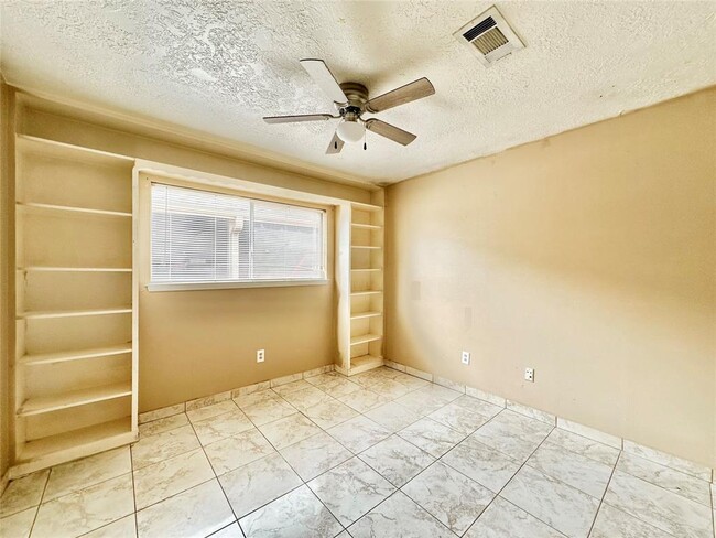 Building Photo - 4303 Balcones Dr
