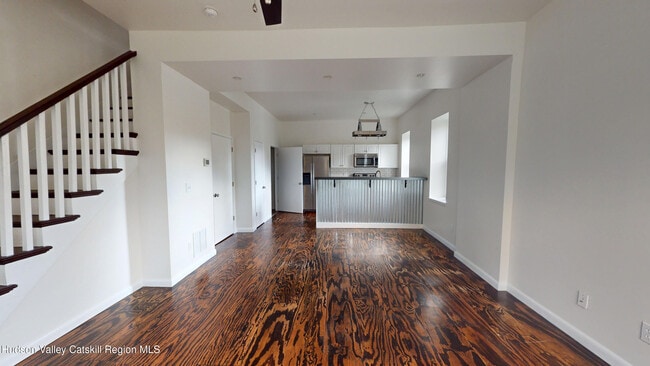 Building Photo - 160 Mansion St