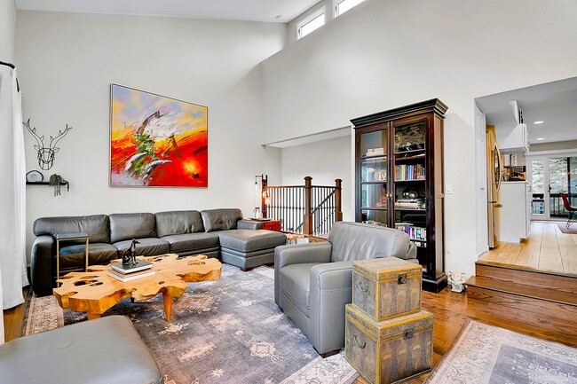 Building Photo - 30573 Sun Creek Dr