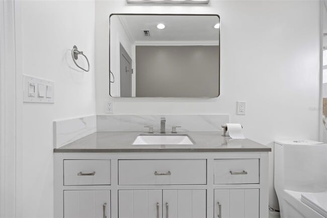 Building Photo - 1817 Oregon Ave NE