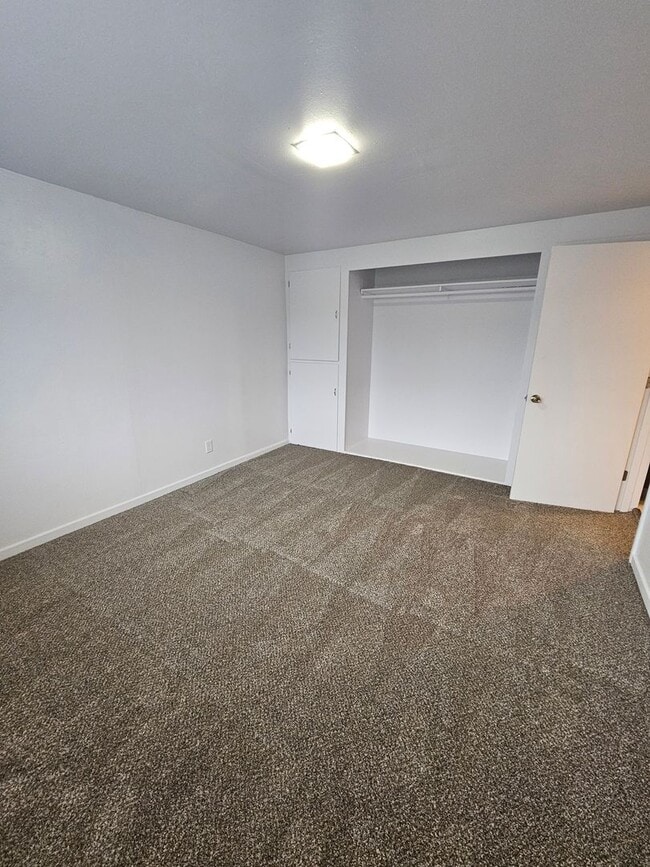 Building Photo - Almost 1300 sqft of Living Space with Plenty of Parking