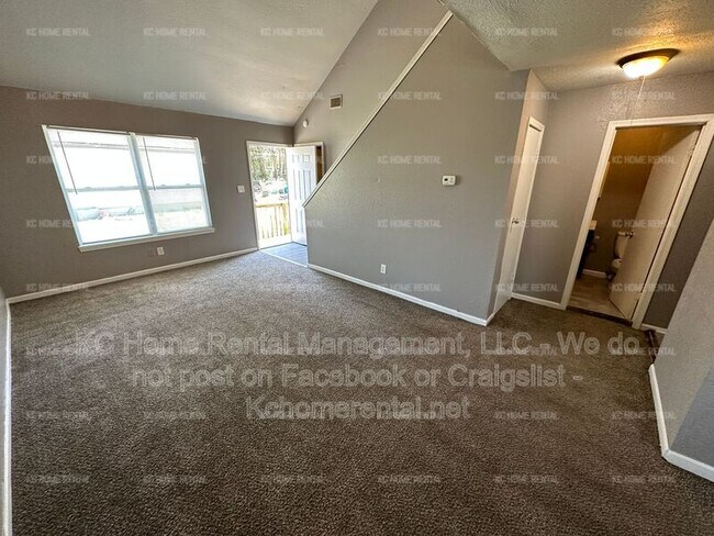 Building Photo - 4221 E 60 Terrace