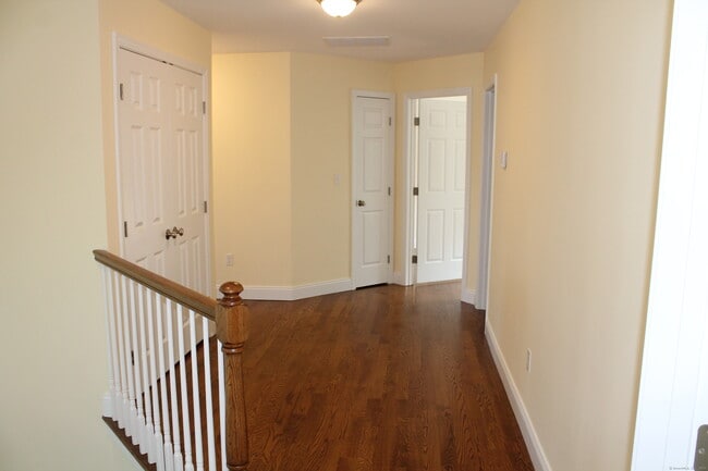 Building Photo - 15 Glen Ridge Rd