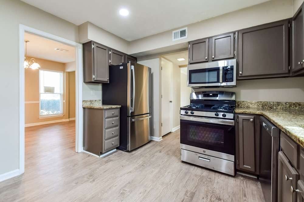 Building Photo - 645 Barrington Way