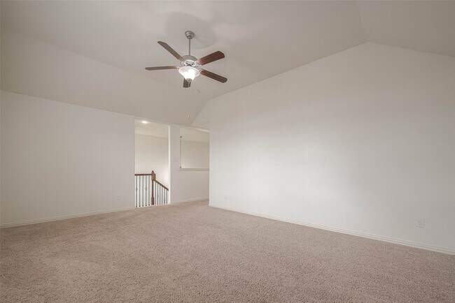 Building Photo - 2261 Oak Cir Dr N