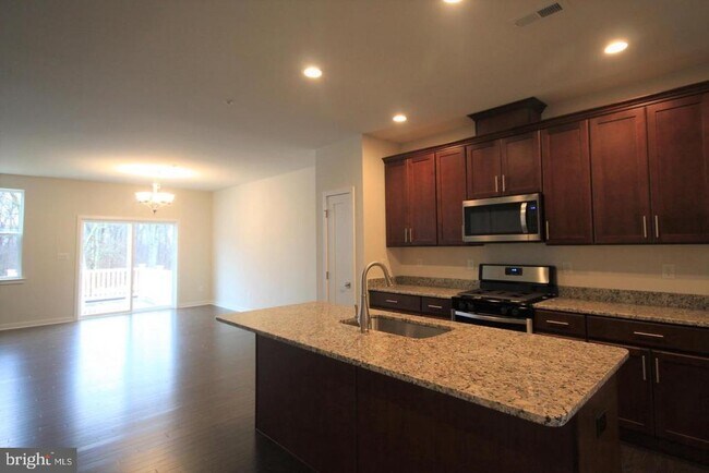 Building Photo - 111 Wynstone Ct