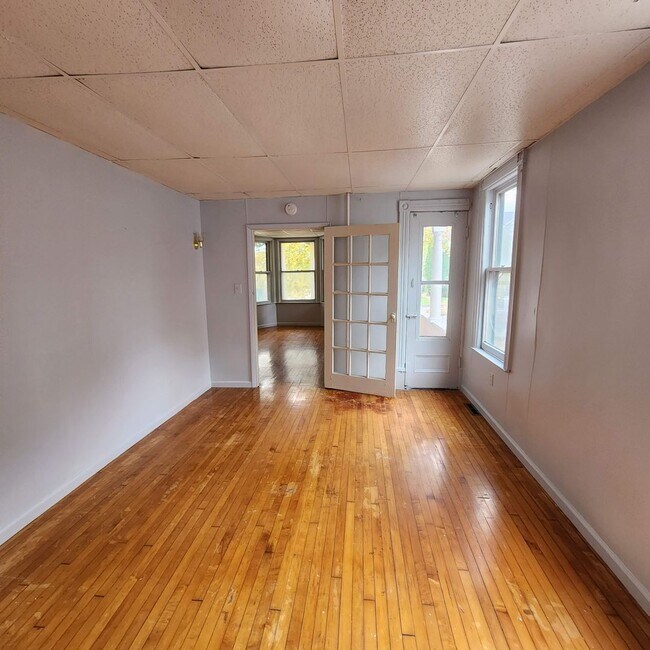 Building Photo - 836 Union St