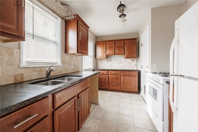 Building Photo - 131 Edgemont Rd