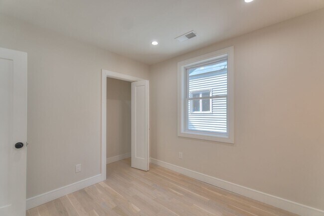 Building Photo - 123 Winchester Ave