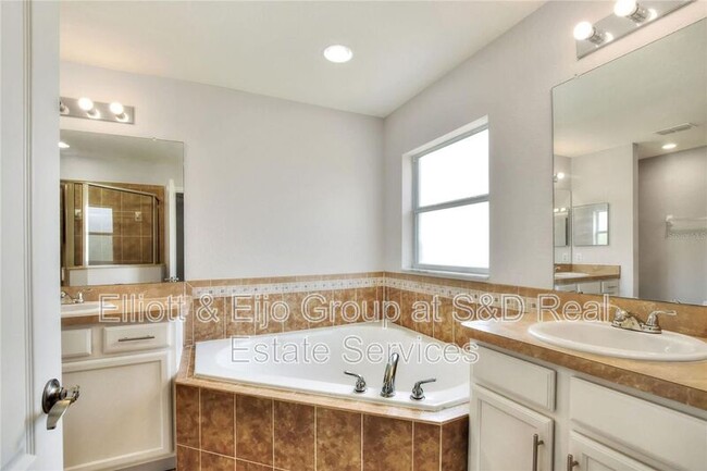 Building Photo - 6562 Evergreen Park Dr