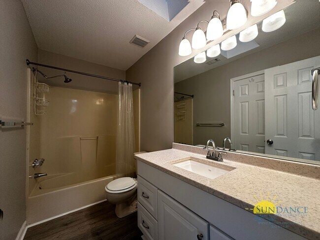 Building Photo - Magnificent 2 Bedroom Townhouse in Fort Walton Beach