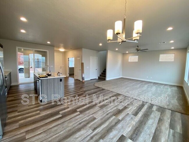 Building Photo - 438 N Stone Mountain Dr