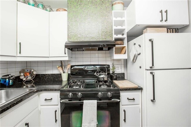 Building Photo - 952 Myrtle St NE