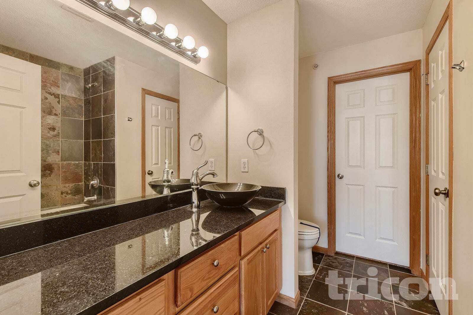 Building Photo - 7010 S Park Dr