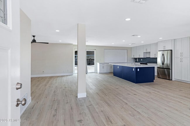 Building Photo - 3921 S Kenneth Pl