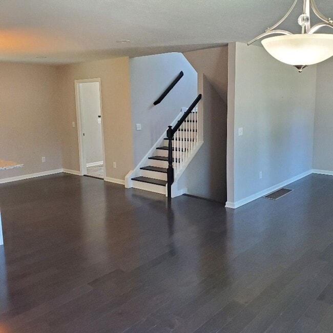 Building Photo - 3 Bed Room House For Rent