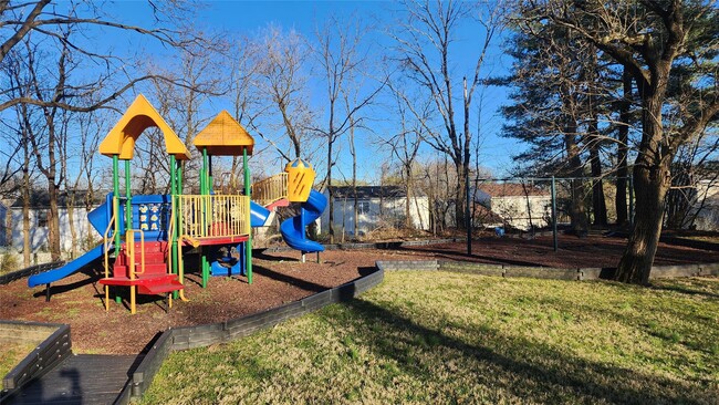 Building Photo - 13 Taconic St
