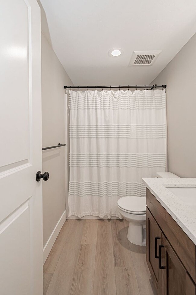 Building Photo - Fully Furnished Townhome – Utilities & WiFi Included!