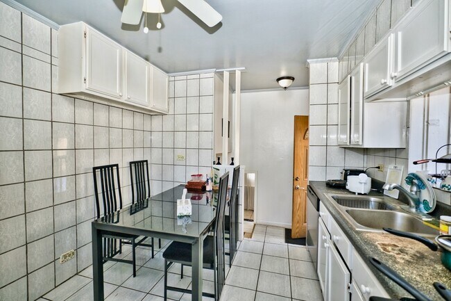 Building Photo - 7014 Kilbourn Ave